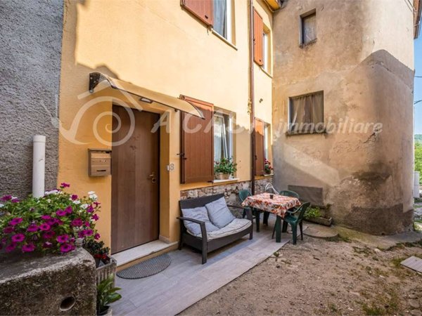 casa indipendente in vendita a Medesano in zona Sant'Andrea Bagni