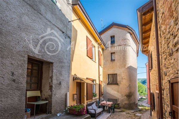 casa indipendente in vendita a Medesano in zona Sant'Andrea Bagni
