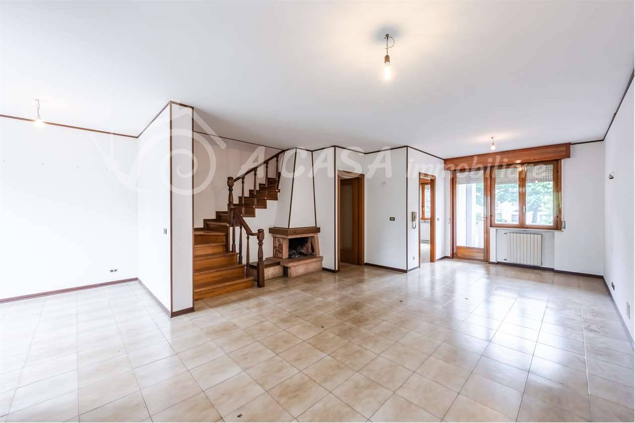 casa indipendente in vendita a Medesano
