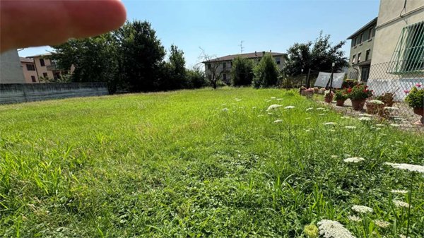 terreno edificabile in vendita a Medesano
