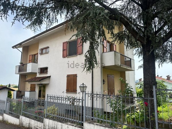 casa indipendente in vendita a Medesano in zona Ramiola