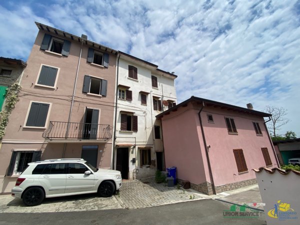 casa indipendente in vendita a Medesano in zona Ramiola