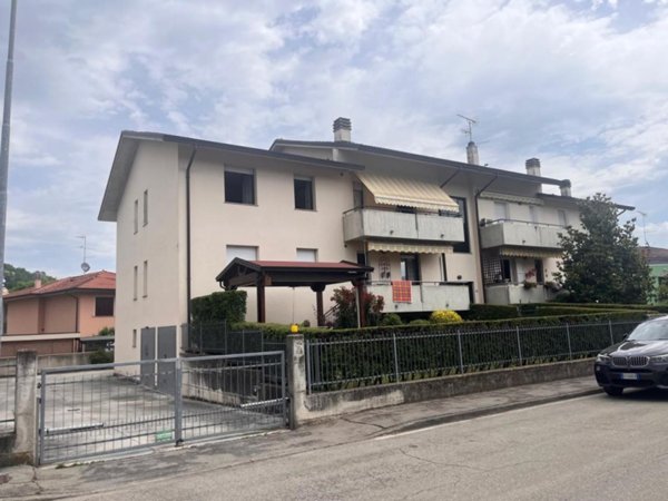 appartamento in vendita a Medesano in zona Felegara