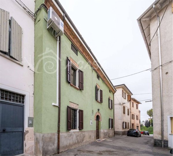 casa indipendente in vendita a Medesano