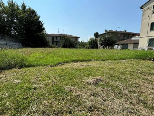 terreno edificabile in vendita a Medesano
