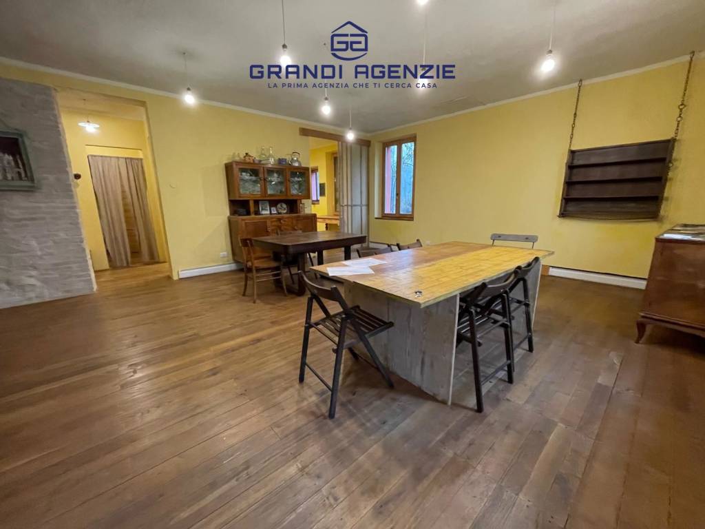 negozio in vendita a Medesano in zona Miano