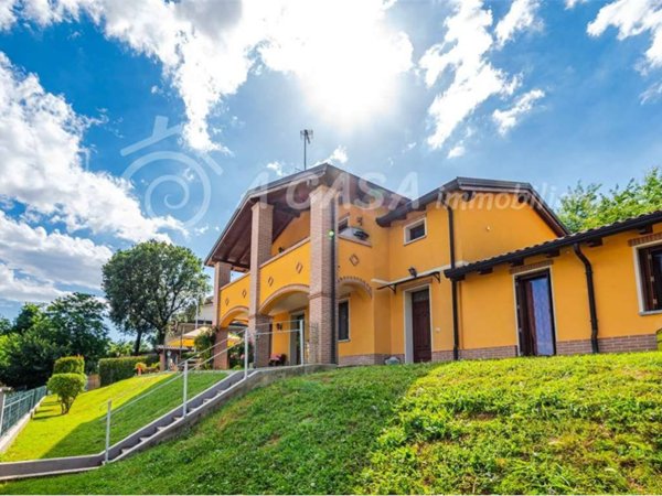 casa indipendente in vendita a Medesano