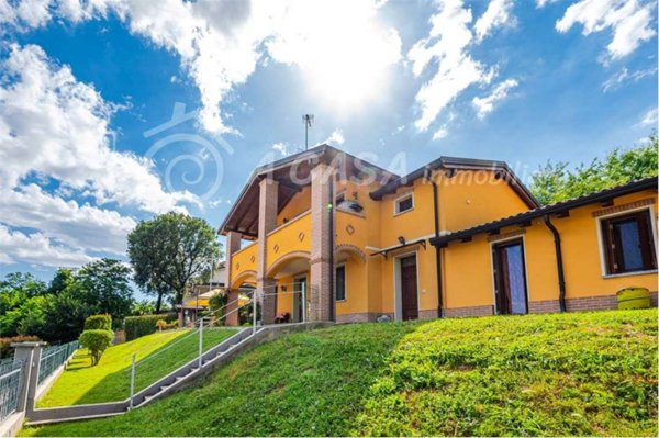 casa indipendente in vendita a Medesano