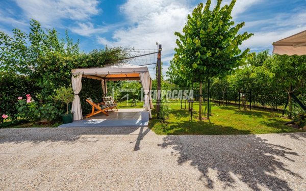casa indipendente in vendita a Medesano