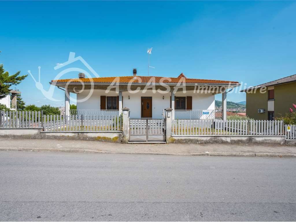 casa indipendente in vendita a Medesano in zona Ramiola