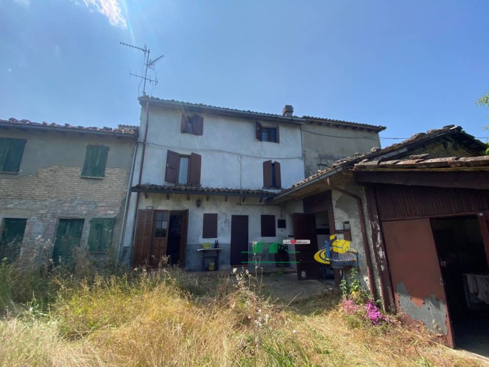 casa indipendente in vendita a Medesano in zona Varano dei Marchesi