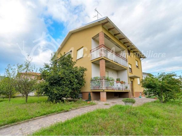 casa indipendente in vendita a Medesano in zona Ramiola