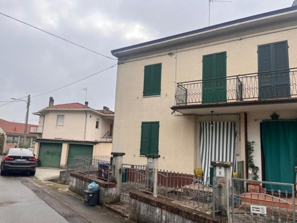 casa semindipendente in vendita a Medesano in zona Felegara