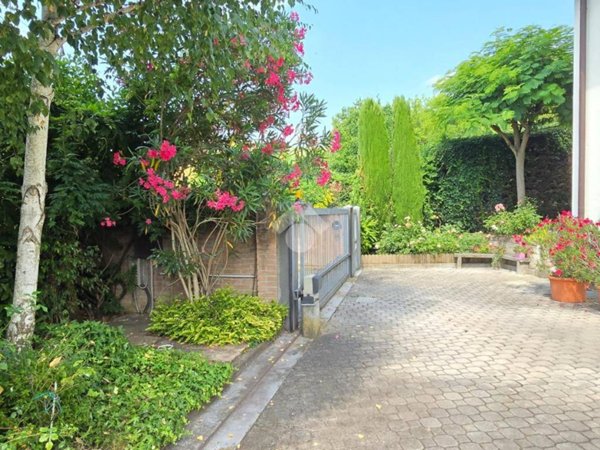 casa indipendente in vendita a Medesano in zona Sant'Andrea Bagni