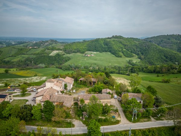 casale in vendita a Medesano in zona Santa Lucia