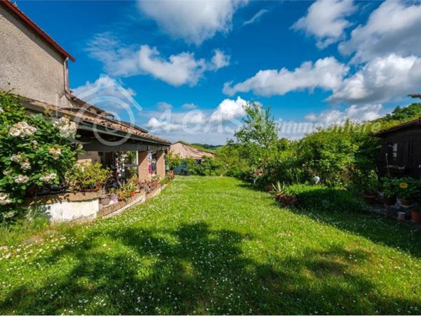 casa indipendente in vendita a Medesano