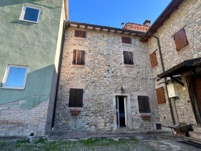 casa indipendente in vendita a Medesano