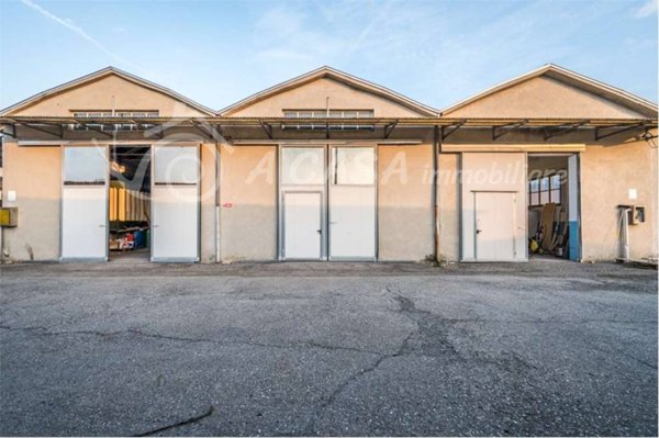 locale commerciale in vendita a Medesano