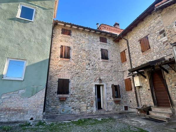 casa indipendente in vendita a Medesano