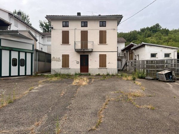 appartamento in vendita a Medesano in zona Sant'Andrea Bagni