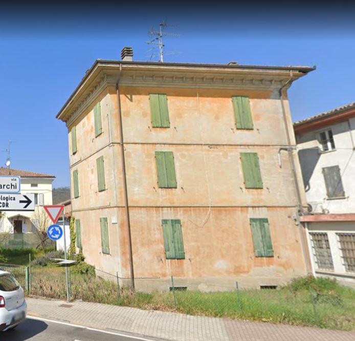casa indipendente in vendita a Medesano in zona Felegara