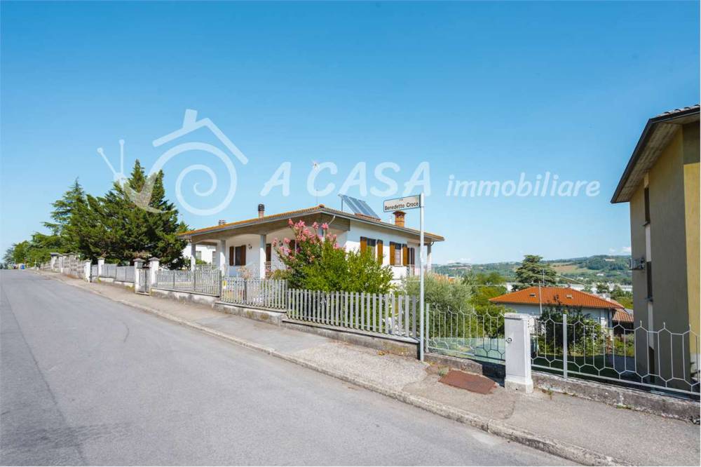 casa indipendente in vendita a Medesano in zona Ramiola