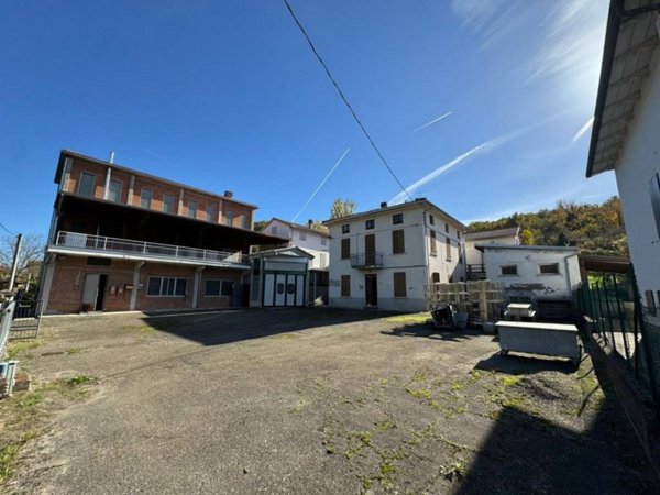 negozio in vendita a Medesano in zona Sant'Andrea Bagni