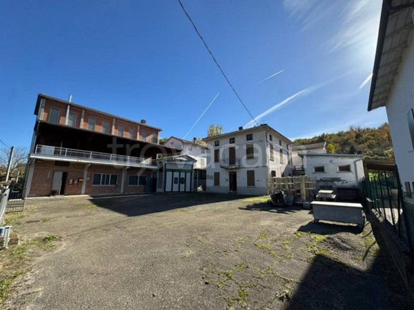 negozio in vendita a Medesano in zona Sant'Andrea Bagni