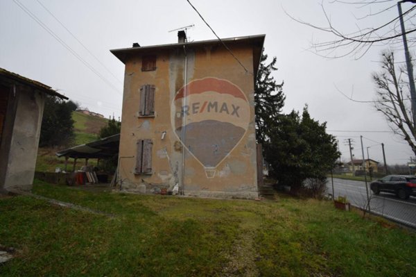 casa indipendente in vendita a Medesano