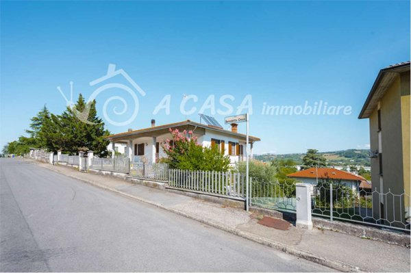 casa indipendente in vendita a Medesano in zona Ramiola