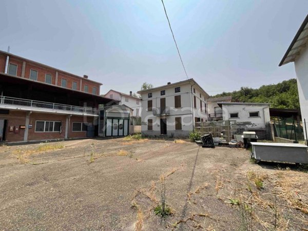 locale commerciale in vendita a Medesano in zona Sant'Andrea Bagni