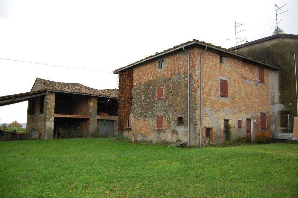 casa indipendente in vendita a Medesano in zona Miano