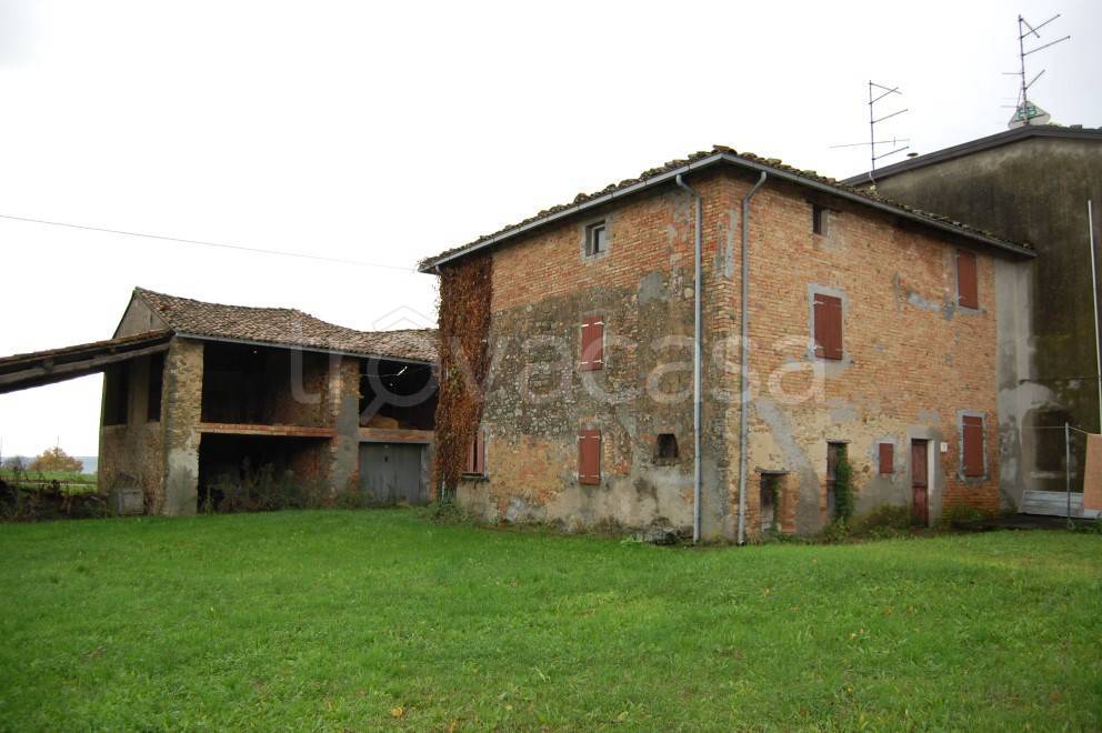 casa indipendente in vendita a Medesano in zona Miano