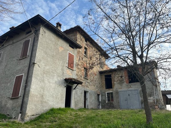 casale in vendita a Medesano in zona Sant'Andrea Bagni
