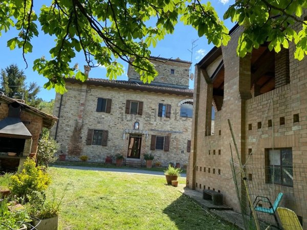 casa indipendente in vendita a Medesano