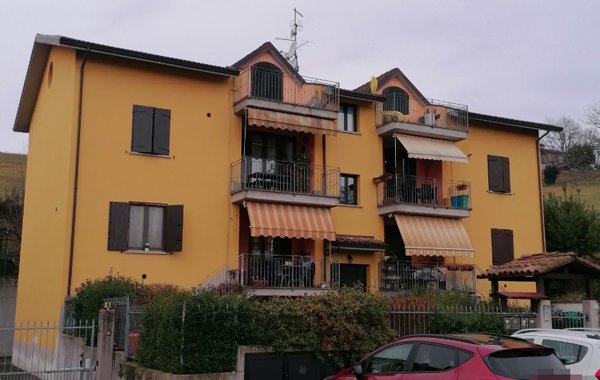 locale di sgombero in vendita a Medesano in zona Sant'Andrea Bagni