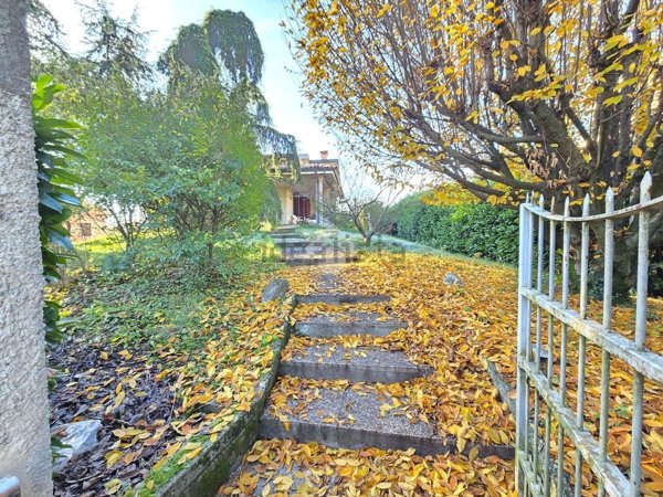 casa indipendente in vendita a Medesano