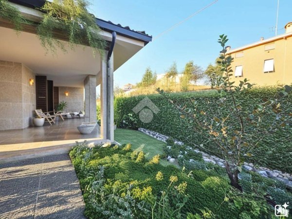 casa indipendente in vendita a Medesano