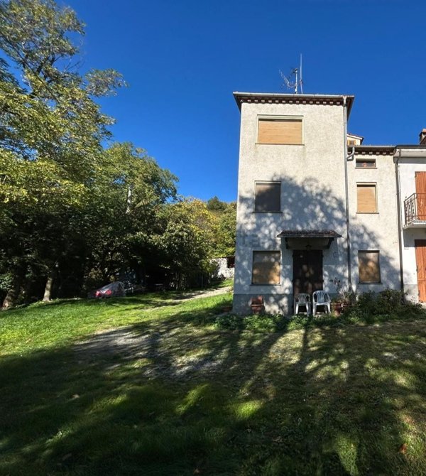 casa indipendente in vendita a Medesano in zona Sant'Andrea Bagni