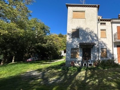 casa indipendente in vendita a Medesano in zona Sant'Andrea Bagni