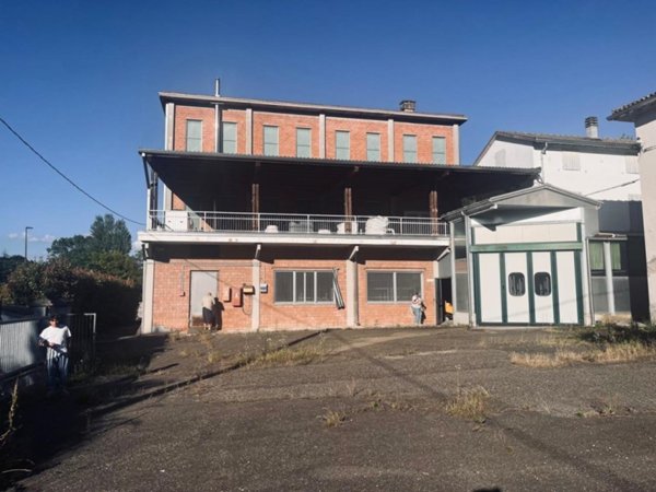 locale commerciale in vendita a Medesano in zona Felegara