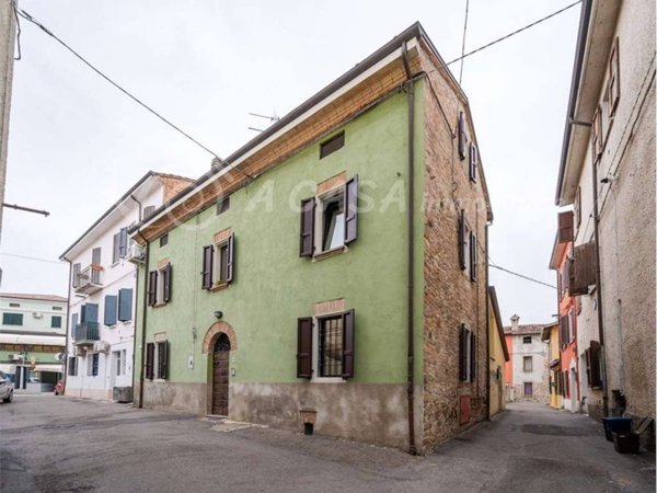 casa indipendente in vendita a Medesano
