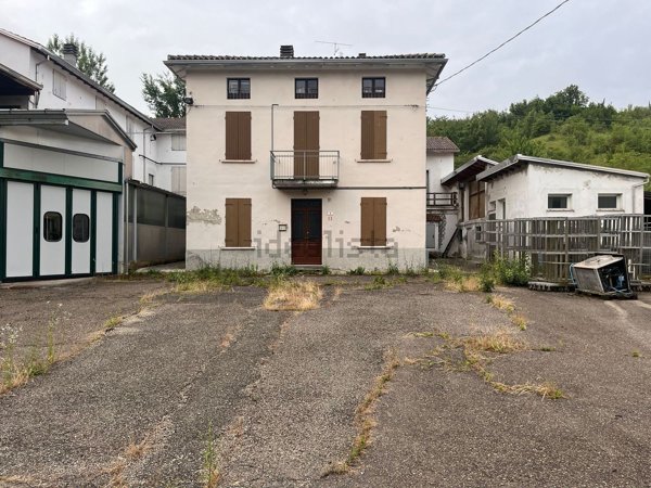 appartamento in vendita a Medesano in zona Sant'Andrea Bagni