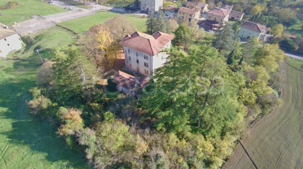 casa indipendente in vendita a Medesano in zona Sant'Andrea Bagni