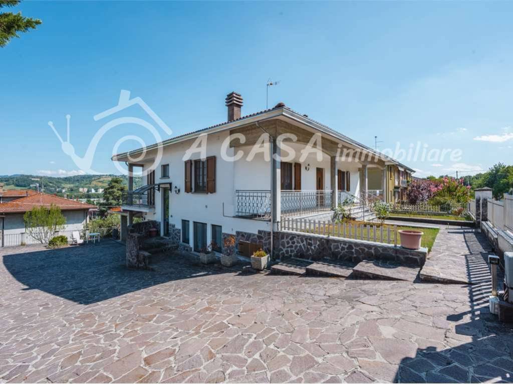 casa indipendente in vendita a Medesano in zona Ramiola