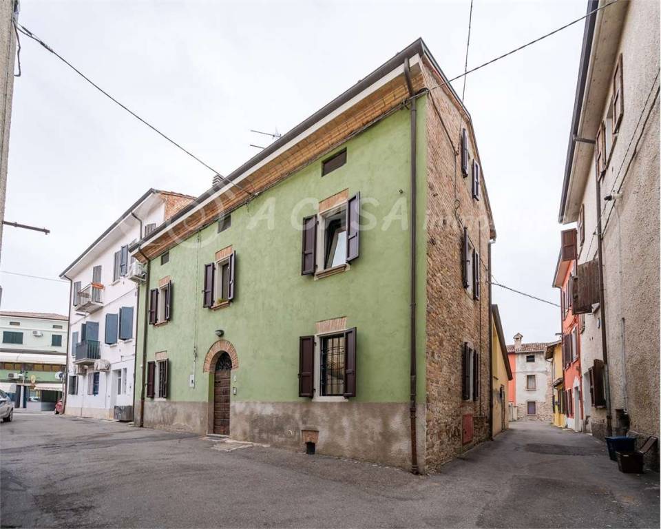 casa indipendente in vendita a Medesano