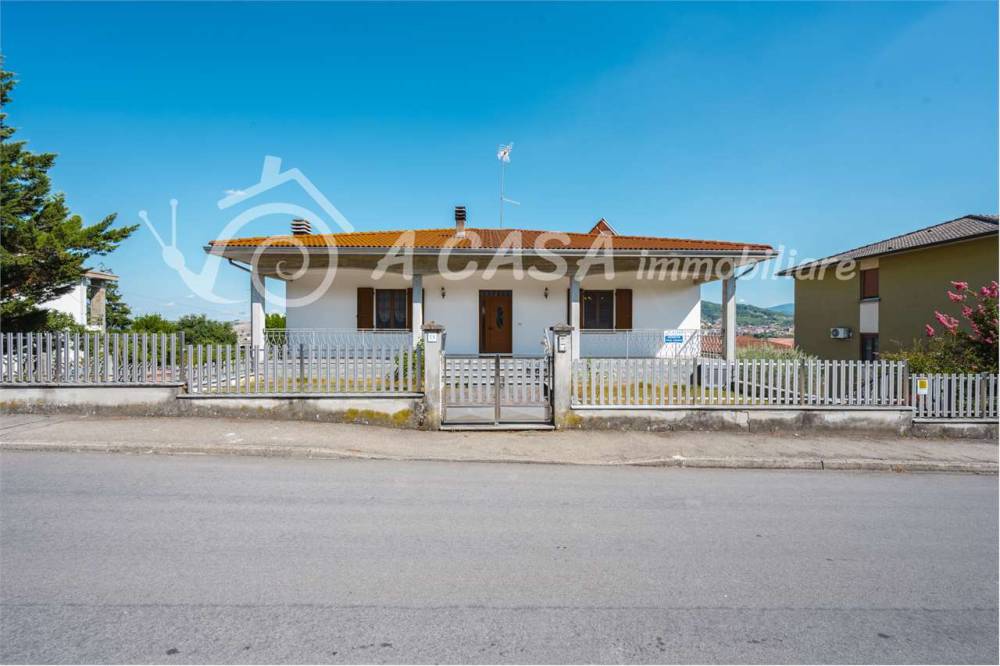 casa indipendente in vendita a Medesano in zona Ramiola