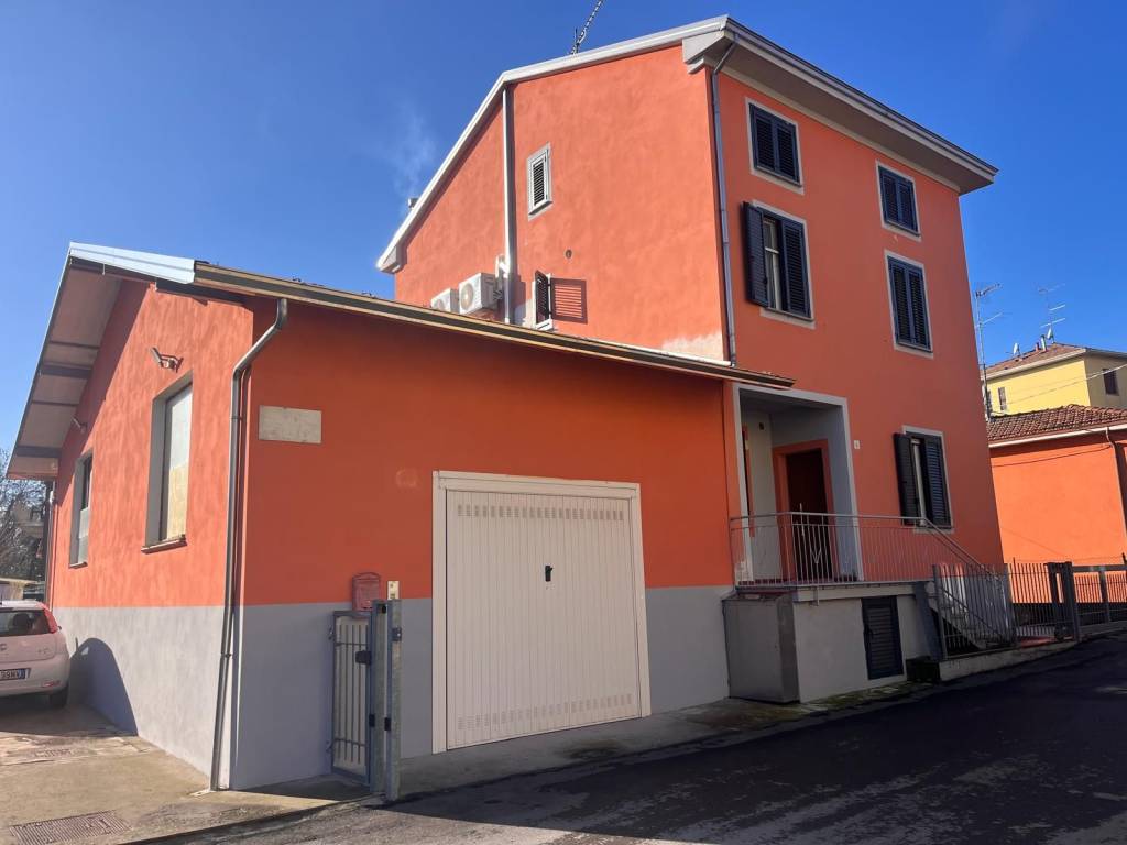 casa indipendente in vendita a Medesano in zona Felegara