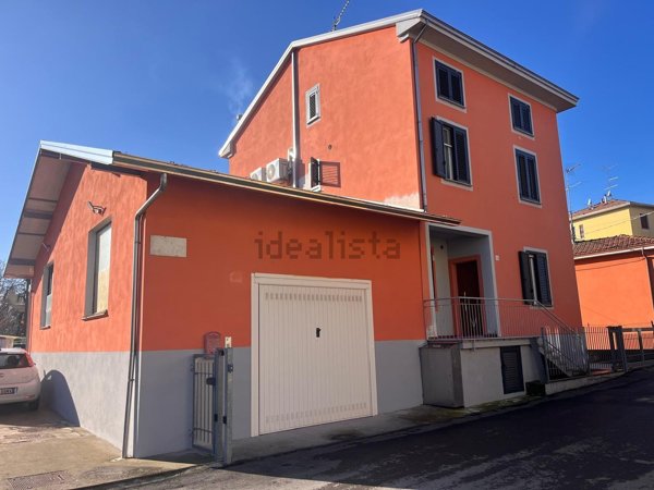 casa indipendente in vendita a Medesano in zona Felegara