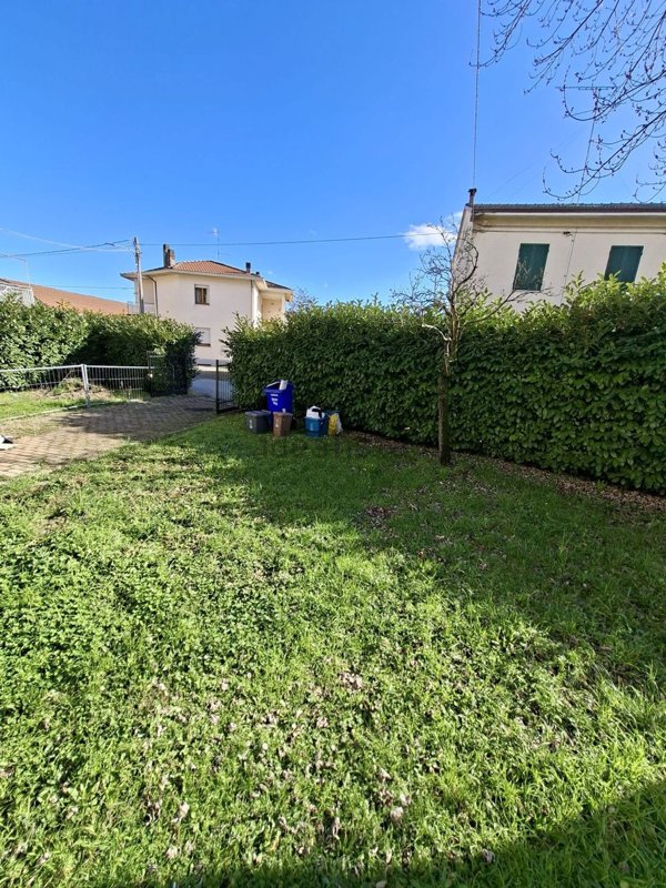 casa indipendente in vendita a Medesano in zona Felegara